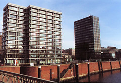 Fotos aus dem Hamburger Stadtteil Altstadt, Bezirk Hamburg Mitte; Blick über den Zollkanal zum Spiegel-Verlagsgebäude, ca. 2000.