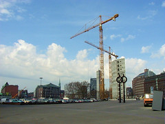 Fotos aus dem Hamburger Stadtteil Altstadt, Bezirk Hamburg Mitte; Baubeginn des Deichtorcenters an der Ost-West Straße, 2001.