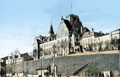 Gebäude der Navigationsschule bei den St. Pauli Landungsbrücken - errichtet 1905.