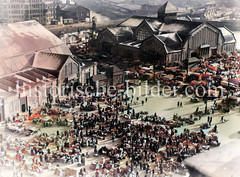 Historisches Luftbild von den Markthallen am Deichtor im jetzigen Hamburg Hammerbrook / Altstadt - Verkaufsstände auf der freien Fläche, parkende Lkw.