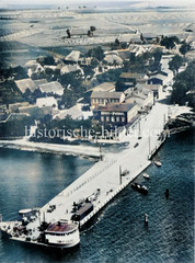 Historische Bilder vom Seebad Altefähr - das Seebad ist ein Ortsteil der gleichnamigen Gemeinde in Mecklenburg-Vorpommern auf der Insel Rügen - Luftaufnahme vom Fähranleger.