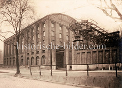 Historische Ansicht der Elektrizitätswerke Unterelbe am Elbufer bei Neumühlen; das Kohlekraftwerk wurde 1913 errichtet.