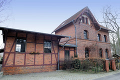 Jänschwalde, niedersorbisch Janšojce, ist eine offiziell zweisprachige Gemeinde im Landkreis Spree-Neiße in Brandenburg; stillgelegter Bahnhof Grießen.