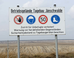 Jänschwalde, niedersorbisch Janšojce, ist eine offiziell zweisprachige Gemeinde im Landkreis Spree-Neiße in Brandenburg; Braunkohletagebau.