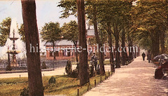 Springbrunnen und Pavillon an der Harburger Schützenallee /  Kaiserplatz - Damen mit Sonnenschirmen auf einer Parkbank.