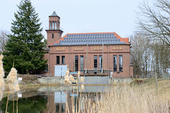 Jänschwalde, niedersorbisch Janšojce, ist eine offiziell zweisprachige Gemeinde im Landkreis Spree-Neiße in Brandenburg; Wasserkraftwerk Grießen / Lausitzer Neiße.
