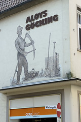 Die Stadt Warendorf ist die Kreisstadt des Kreises Warendorf - sie liegt im Regierungsbezirk Münster im Bundesland Nordrhein-Westfalen; Fassadenbild, Gartengeräte.