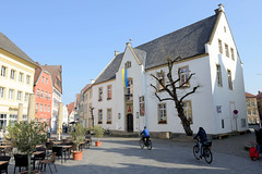 Die Stadt Warendorf ist die Kreisstadt des Kreises Warendorf - sie liegt im Regierungsbezirk Münster im Bundesland Nordrhein-Westfalen; Rathaus.
