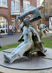 Telgte  ist eine Stadt im Kreis Warendorf im Bundesland Nordrhein-Westfalen; Mythologischer Brunnen - Bildhauer Jörg Heydemann.