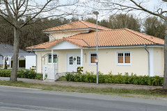 Kirch Jesar ist ein Ort und gleichnamige  Gemeinde im Landkreis Ludwigslust-Parchim in Mecklenburg-Vorpommern;  Bungalow Neubau.