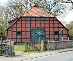 Wichmannsburg ist ein Ortsteil der Einheitsgemeinde Bienenbüttel im niedersächsischen Landkreis Uelzen;  Fachwerkscheune.