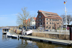 Die Hansestadt Wolgast     ist eine Stadt   im Landkreis Mecklenburg-Vorpommern;   Speicher am Peenestrom - ehem. Kornspeicher.