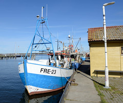 Freest ist ein Ortsteil der Gemeinde Kröslin im Landkreis Vorpommern-Greifswald in Mecklenburg-Vorpommern; Fischkutter im Hafen.