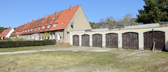 Karlshagen ist ein Ostseebad auf der Insel Usedom  im Landkreis Vorpommern-Greifswald in Mecklenburg-Vorpommern;   Reihenhaus mit Garagen.