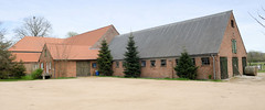 Strohkirchen ist eine Gemeinde im Landkreis Ludwigslust-Parchim in Mecklenburg-Vorpommern; Hofanlage, Scheunen.