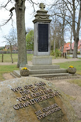 Strohkirchen ist eine Gemeinde im Landkreis Ludwigslust-Parchim in Mecklenburg-Vorpommern; Weltkriegs-Denkmal.