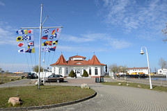 Karlshagen ist ein Ostseebad auf der Insel Usedom  im Landkreis Vorpommern-Greifswald in Mecklenburg-Vorpommern; Café und Restaurant Peeneblick.