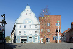 Die Hansestadt Wolgast     ist eine Stadt   im Landkreis Mecklenburg-Vorpommern; Wohnhaus mit barockem Giebel - Klinkerbau der 1930er Jahre, Architekt Hans Poelzig.