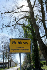 Rubkow ist ein Ort und gleichnamige Gemeinde im Landkreis Vorpommern-Greifswald im Bundesland Mecklenburg-Vorpommern; Ortsschild.