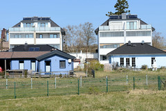 Peenemünde ist ein Ort und gleichnamige Gemeinde auf  der Insel Usedom im Landkreis Vorpommern-Greifswald in  Mecklenburg-Vorpommern; Gebäude mit Ferienwohnungen.