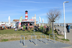 Freest ist ein Ortsteil der Gemeinde Kröslin im Landkreis Vorpommern-Greifswald in Mecklenburg-Vorpommern;   Restaurant mit Dekorleuchtturm im Hafen.