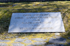 Karlshagen ist ein Ostseebad auf der Insel Usedom  im Landkreis Vorpommern-Greifswald in Mecklenburg-Vorpommern;  Gedenktafel Opfer II. Weltkrieg.