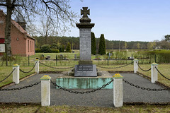 Morass  ist ein Ort in der gleichnamigen Gemeinde  im Landkreis Ludwigslust-Parchim in Mecklenburg-Vorpommern; Denkmal Weltkrieg I - zur Ehre der gefallenen Helden.