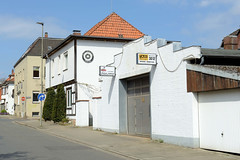 Bad Bevensen ist eine Stadt im Landkreis Uelzen im Bundesland Niedersachsen;  Gewerbearchitektur An der Aue.