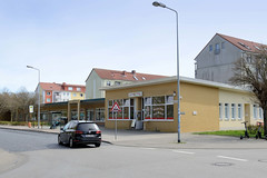 Reutershagen, benannt nach dem niederdeutschen Schriftsteller Fritz Reuter, ist ein Ortsteil von Rostock im Bundesland Mecklenburg-Vorpommern;  Geschäfte - Flachbauten.