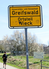 Wieck ist ein Ortsteil der Stadt Greifswald in Mecklenburg-Vorpommern; Ortsschild.