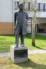 Reutershagen, benannt nach dem niederdeutschen Schriftsteller Fritz Reuter, ist ein Ortsteil von Rostock im Bundesland Mecklenburg-Vorpommern; Fritz Reuter Denkmal, Statue.