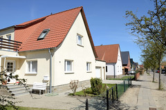 Eldena ist ein Ortsteil der Hansestadt Greifswald in Mecklenburg-Vorpommern; Wohnhäuser mit Satteldach.