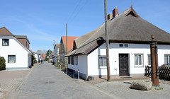 Wieck ist ein Ortsteil der Stadt Greifswald in Mecklenburg-Vorpommern; Reetdachhäuser.