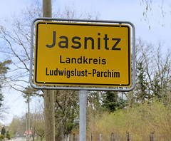 Jasnitz ist ein Ortsteil der Gemeinde Pcher im Landkreis Ludwigslust-Parchim in Mecklenburg-Vorpommern;  Ortsschild.