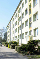 Eldena ist ein Ortsteil der Hansestadt Greifswald in Mecklenburg-Vorpommern;   Fassade Wohnblock.