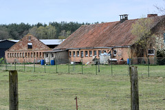 Morass ist ein Ort in der gleichnamigen Gemeinde  im Landkreis Ludwigslust-Parchim in Mecklenburg-Vorpommern;  landwirtschaftliche Gebäude, Ruine.