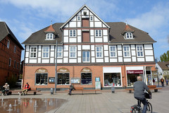 Bad Bevensen ist eine Stadt im Landkreis Uelzen im Bundesland Niedersachsen; Altstadt - Fachwerkhaus von 1778 am Kirchplatz.