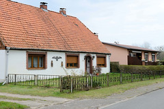 Strohkirchen ist eine Gemeinde im Landkreis Ludwigslust-Parchim in Mecklenburg-Vorpommern; Wohnhaus mit Ziegelfries-Dekoration.