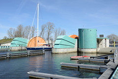 Wieck ist ein Ortsteil der Stadt Greifswald in Mecklenburg-Vorpommern;  Sperrwerk Greifswald-Wieck - Hochwasserschutzanlage, erbaut 2016.