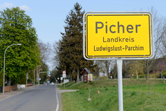 Picher ist ein Ort und gleichnamige Gemeinde im Landkreis Ludwigslust-Parchim in Mecklenburg-Vorpommern; Ortschild.