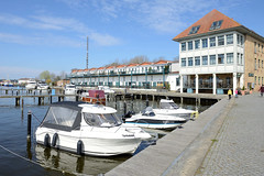 Karlshagen ist ein Ostseebad auf der Insel Usedom  im Landkreis Vorpommern-Greifswald in Mecklenburg-Vorpommern;  Sportboote in der Marina.