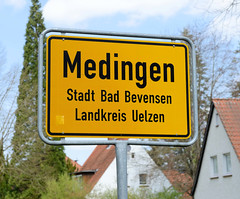 Medingen ist ein Ortsteil von Bad Bevensen in Niedersachsen;  Ortsschild.