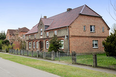 Morass  ist ein Ort in der gleichnamigen Gemeinde  im Landkreis Ludwigslust-Parchim in Mecklenburg-Vorpommern; Wohnhaus mit Rauhputz und Ziegelbändern, Krüppelwalmdach, Zwerchgiebel.