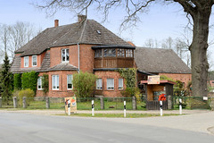 Morass ist ein Ort in der gleichnamigen Gemeinde  im Landkreis Ludwigslust-Parchim in Mecklenburg-Vorpommern;  Backsteinvilla - Wintergärten.