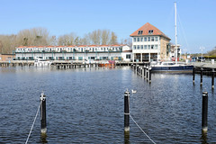 Karlshagen ist ein Ostseebad auf der Insel Usedom  im Landkreis Vorpommern-Greifswald in Mecklenburg-Vorpommern; Yacht- und Fischereihafen an der Peene - Ferienwohnungen.
