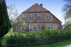 Bresegard bei Picher ist ein Ort und gleichnamige Gemeinde im Landkreis Ludwigslust-Parchim in Mecklenburg-Vorpommern;  ländliches Wohngebäude mit Holzzaun.