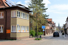 Bad Bevensen ist eine Stadt im Landkreis Uelzen im Bundesland Niedersachsen;  Ziegelgebäude mit gelben Zierbändern.