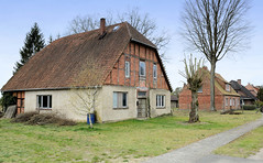 Strohkirchen ist eine Gemeinde im Landkreis Ludwigslust-Parchim in Mecklenburg-Vorpommern; Fachwerkhaus, teilweise verputzt.