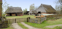 Morass ist ein Ort in der gleichnamigen Gemeinde  im Landkreis Ludwigslust-Parchim in Mecklenburg-Vorpommern;  Hof mit Reetdachscheunen.