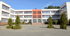 Lubmin ist ein Ort und gleichnamige Gemeinde im Landkreis Vorpommern-Greifswald im Bundesland Mecklenburg-Vorpommern;  regionale Schule.